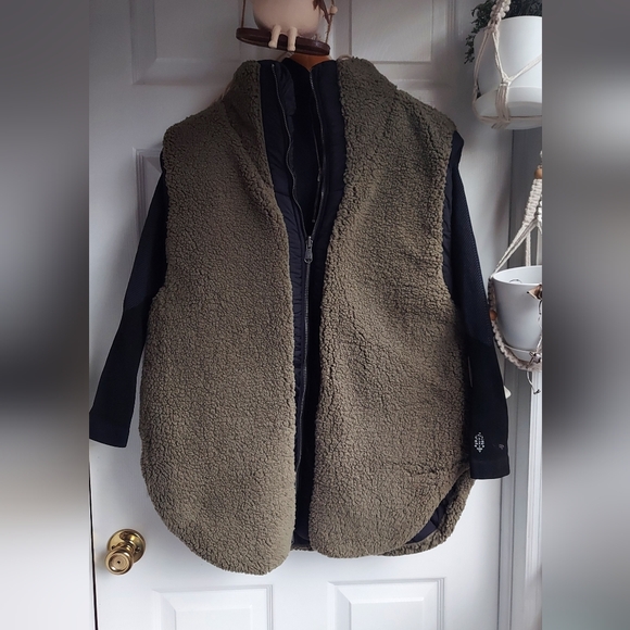 FP Movement Venture On Reversible Vest - Picture 10 of 10